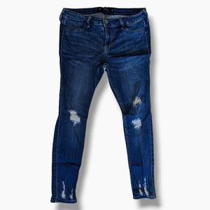 NWOT Hollister size 13 short, low-rise jegging.